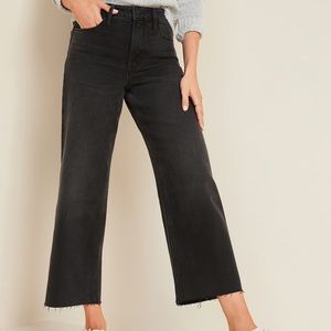 Xtra High-Waist Wide-Leg Cut-Off Black Ankle Jeans